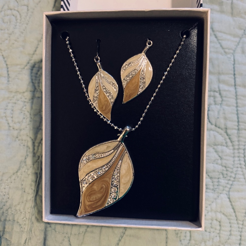 Necklace - Picture 2 of 5